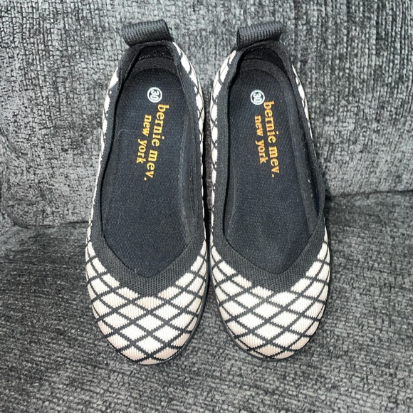 Bernie Mev Diamond Knit Flats - Catwalk X Black/Blush Size 12.5 (30) - Picture 1 of 5